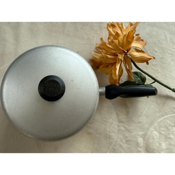 Wear-Ever 3qt 7" Sauce Pan No. 752 with lid 1930's - Picture 2 of 4